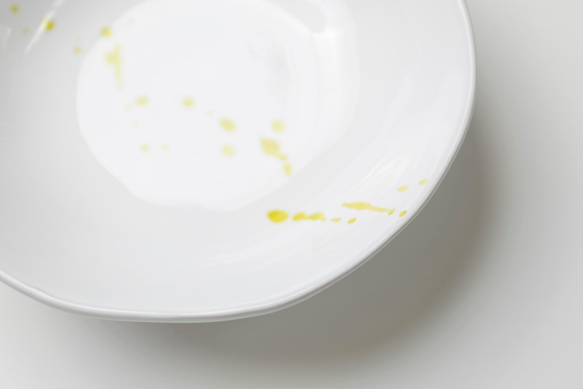 The Olive Oil Splash Dinnerware