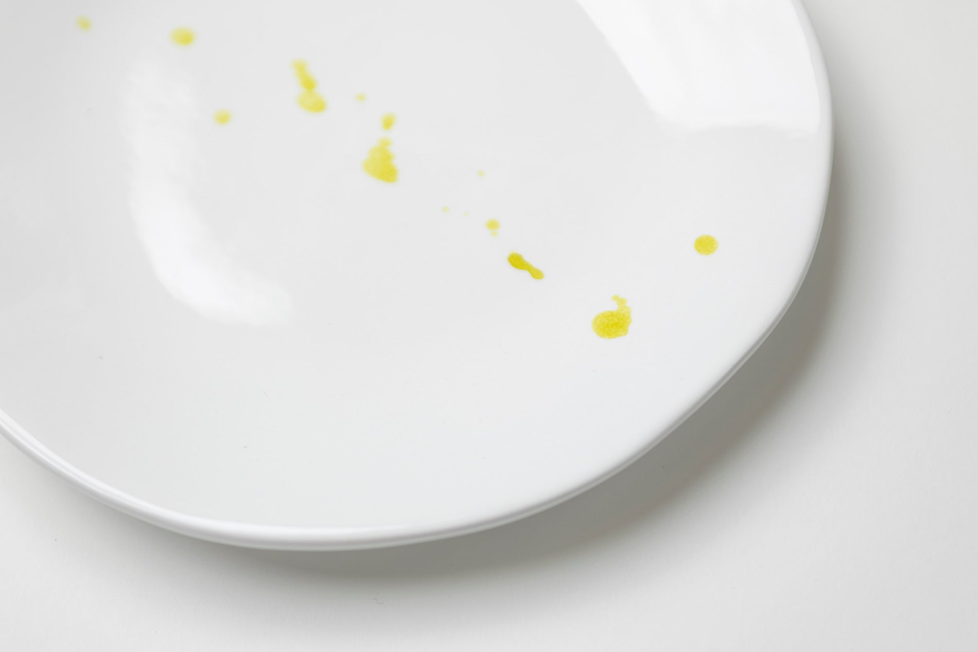 The Olive Oil Splash Dinnerware