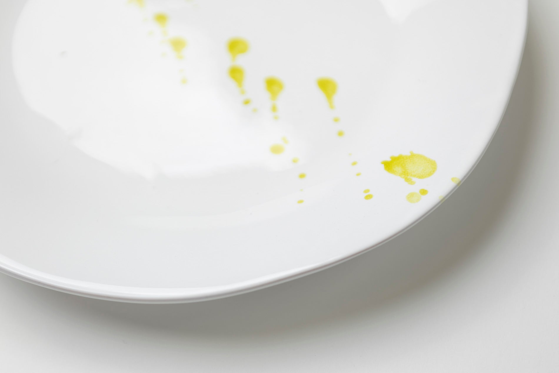 The Olive Oil Splash Dinnerware